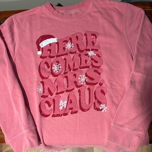 Living Fully Co Here Comes Mrs Claus Sweatshirt Size Medium